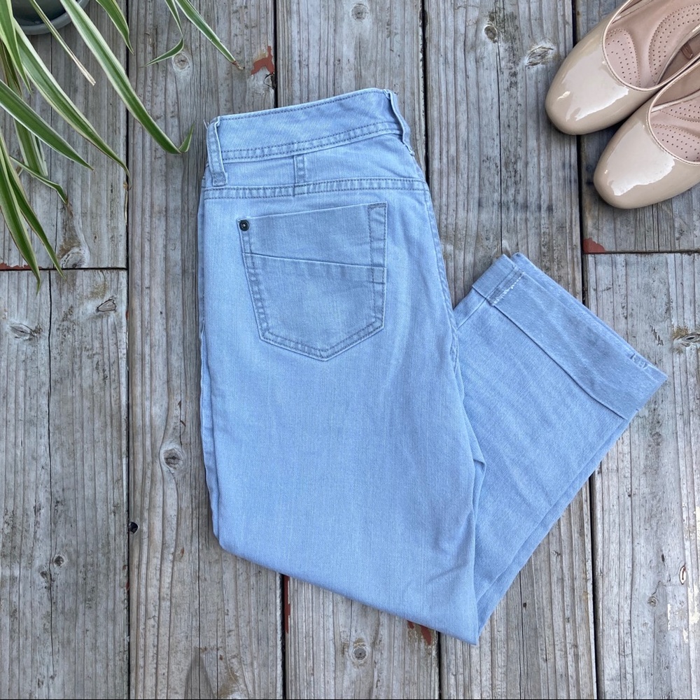 A.N.A. Pale Blue Capri Crop Pants Size 4